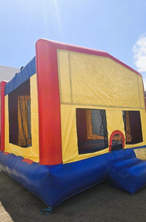 Plain Jane Bounce House - AZbouncePro.com